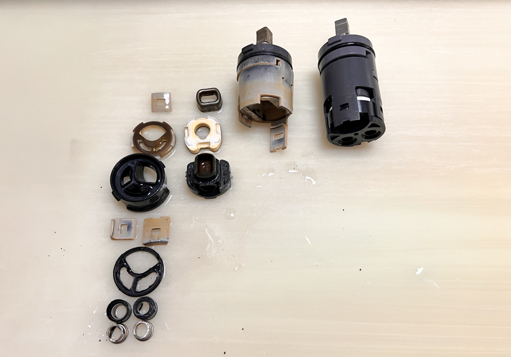 TOTO洗面台水漏れ修理尾